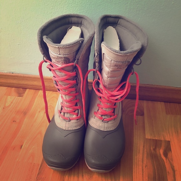 The North Face Waterproof Boots - Picture 1 of 8